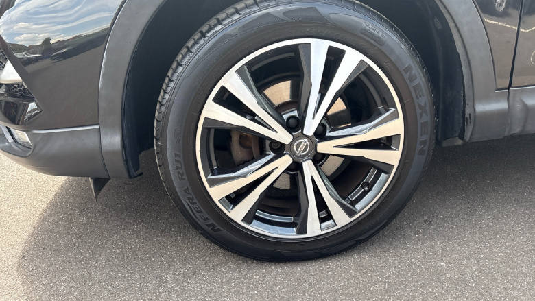 Nissan Qashqai 1.2 DiG-T N-Connecta 5dr Petrol Hatchback